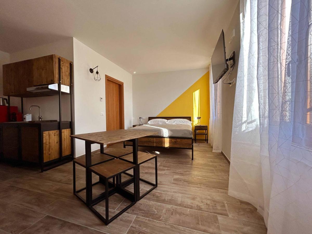 La Volpe Rossa Rooms And Apartments San Felice del Benaco Zewnętrze zdjęcie