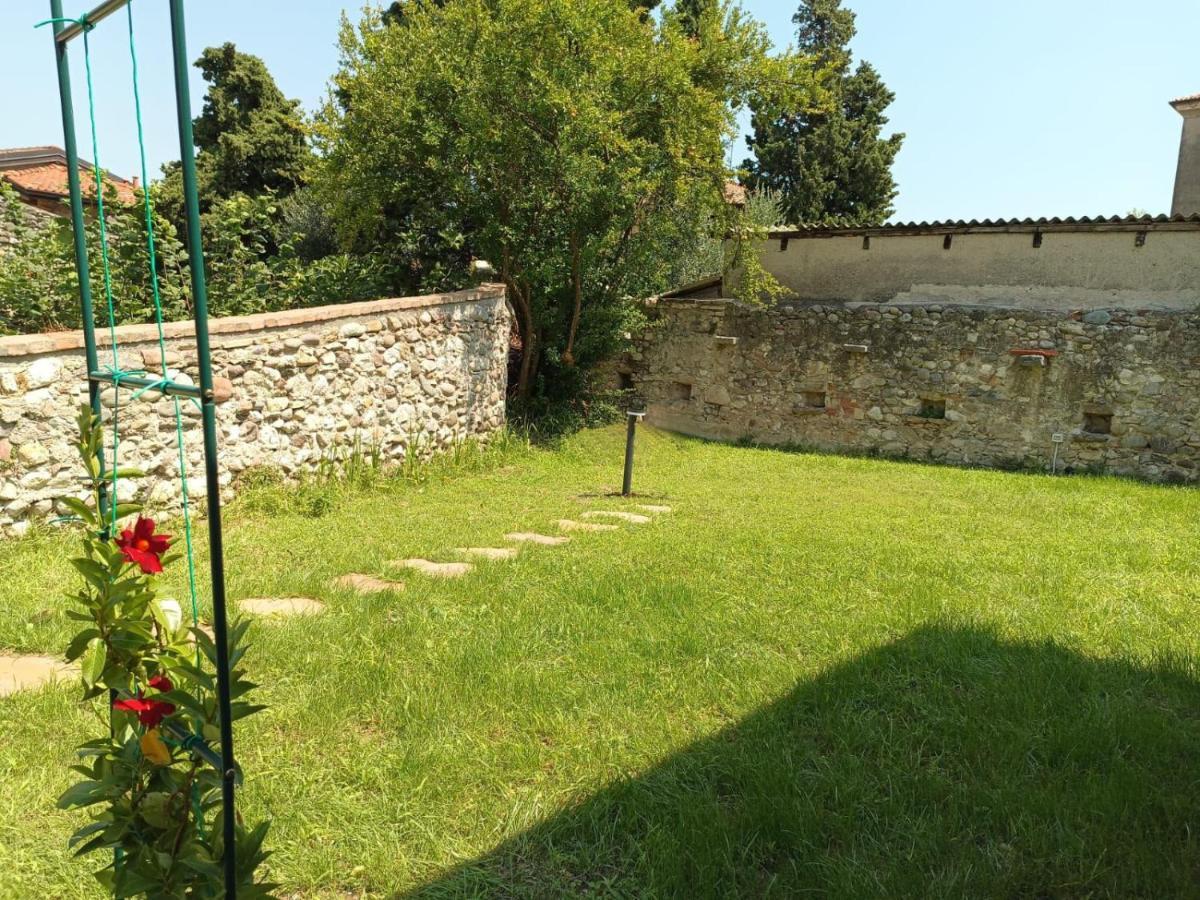 La Volpe Rossa Rooms And Apartments San Felice del Benaco Zewnętrze zdjęcie