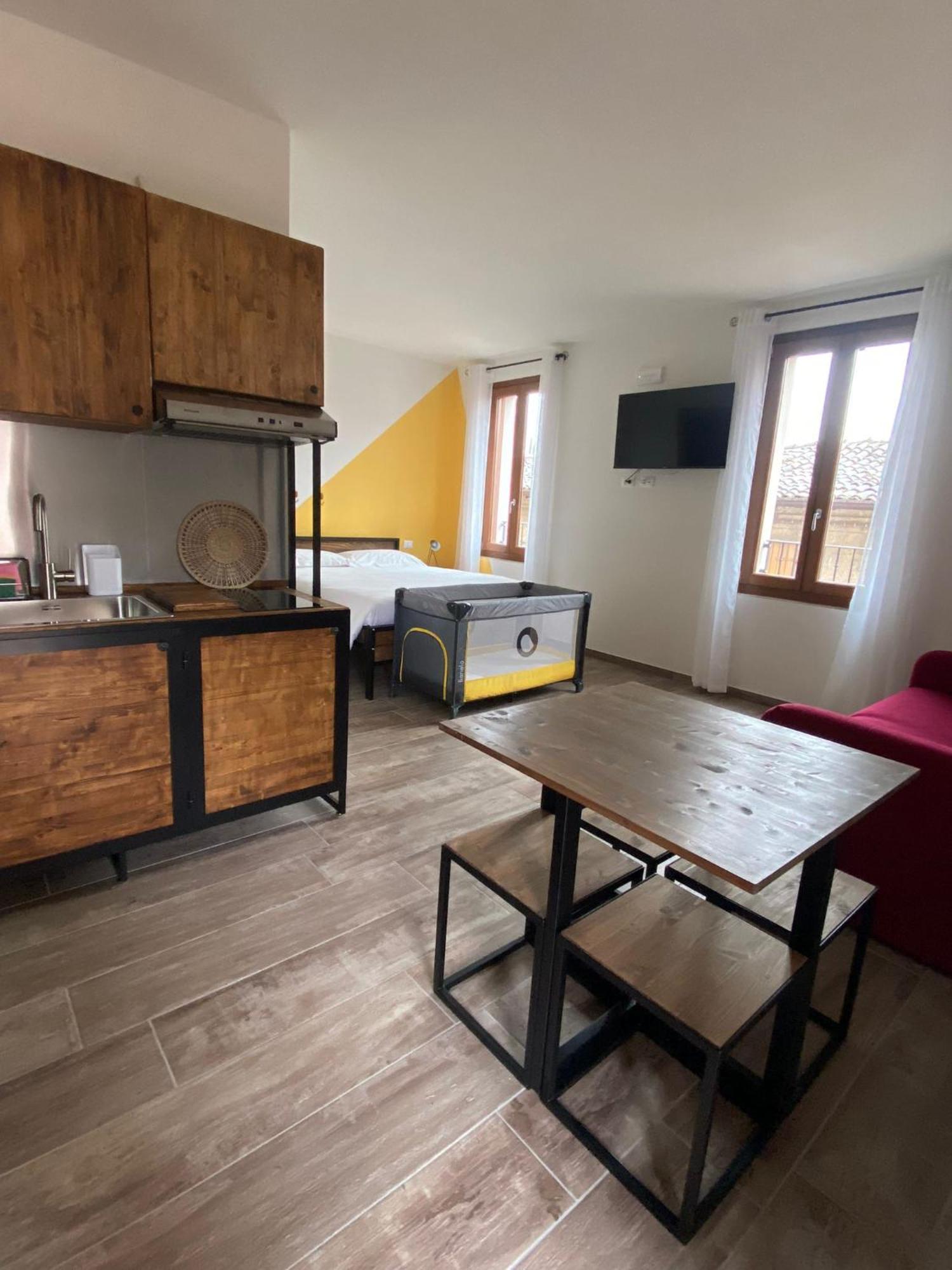 La Volpe Rossa Rooms And Apartments San Felice del Benaco Zewnętrze zdjęcie